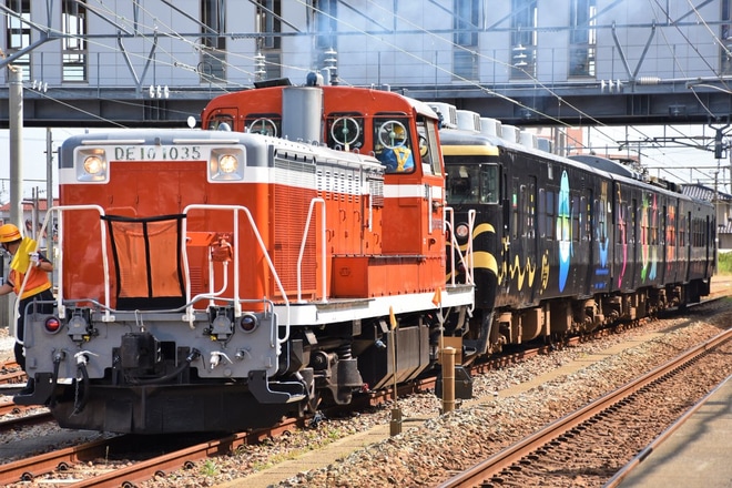 【あい鉄】413系AM03編成「とやま絵巻」を松任駅で撮影した写真