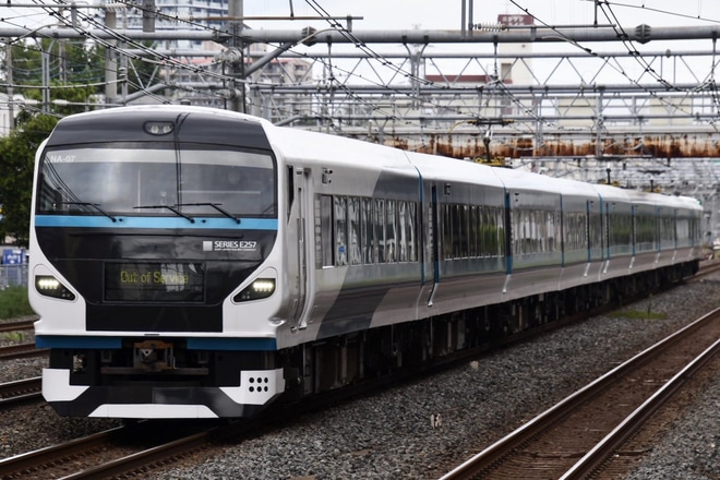 【JR東】E257系NA-07編成が尾久疎開のため回送を西川口駅で撮影した写真
