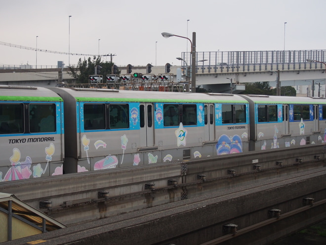 【東モノ】「キキ＆ララ モノレール」運転開始を昭和島駅で撮影した写真
