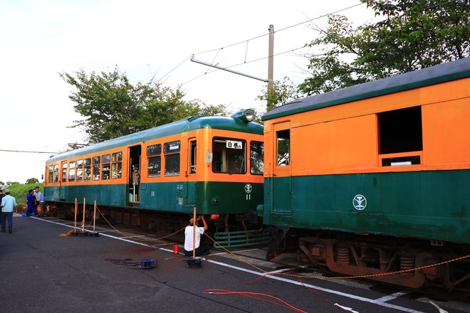 【新潟交通】かぼちゃ電車保存会による「かぼちゃ電車」の整備作業