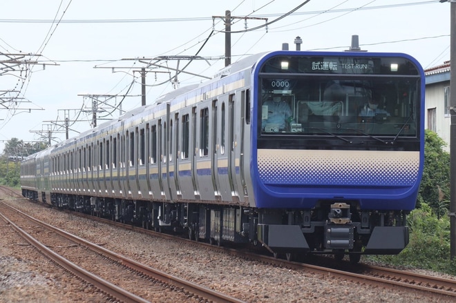 【JR東】E235系1000番台F-03編成公式試運転を古津駅で撮影した写真