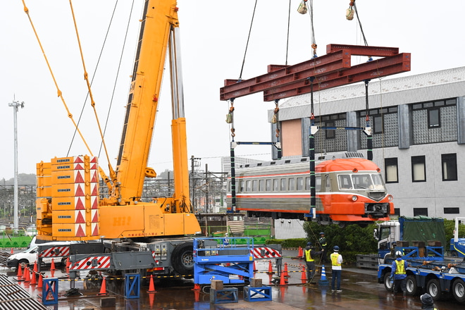 【小田急】旧3000形 3025号車(SSE)陸送準備を海老名検車区で撮影した写真