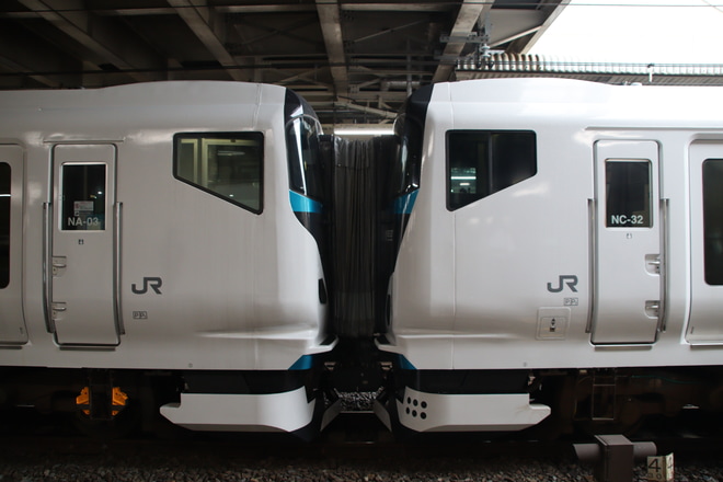 【JR東】E257系オオNA-03編成+オオNC-32編成 東北本線試運転を大宮駅で撮影した写真