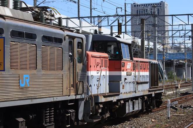 【JR貨】EF81-303小倉車両所出場(202010)を西小倉駅で撮影した写真