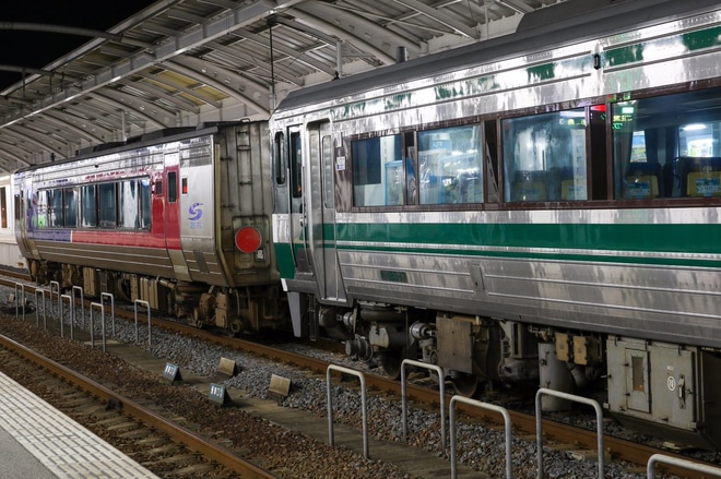【JR四】N2000系試作車2458多度津工場入場を高松駅で撮影した写真