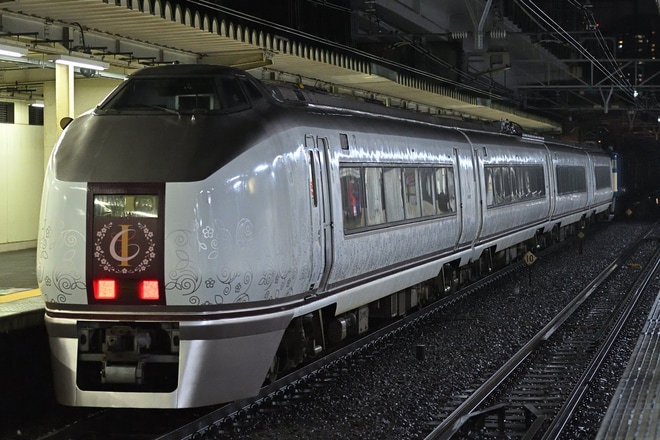 【JR東】651系「IZU CRAILE (伊豆クレイル)」廃車配給を西大井駅で撮影した写真
