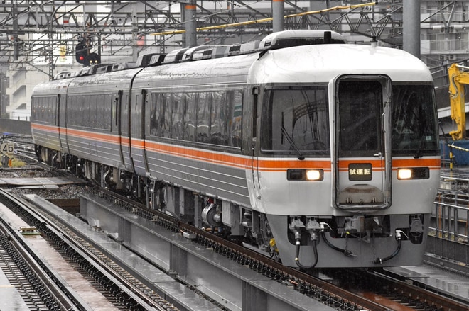 【JR海】キハ85-1209+キロハ84-4+キハ85-204が東海道本線で試運転を名古屋駅で撮影した写真