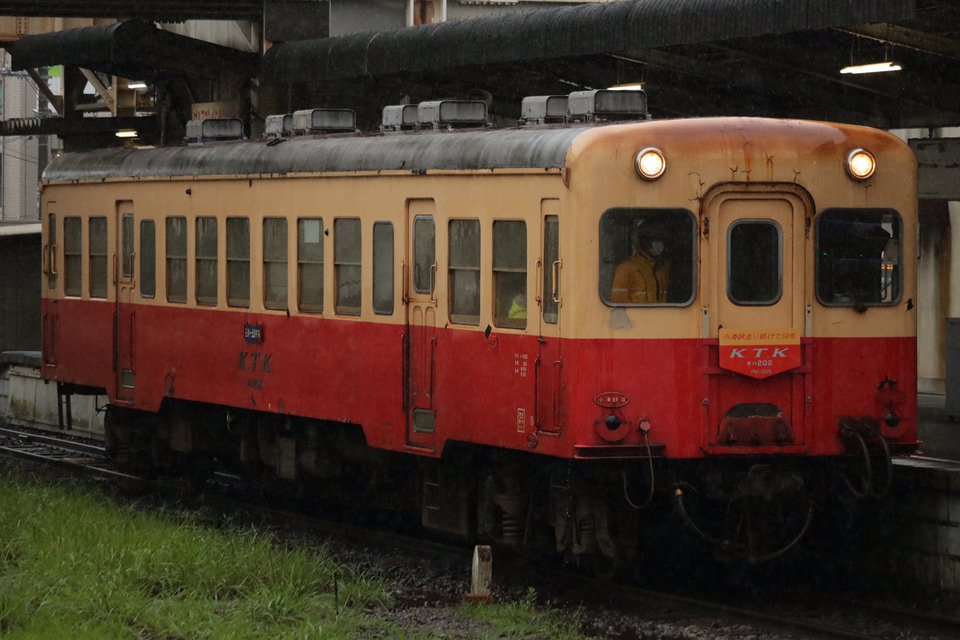 【小湊】おつかれさま202が運転中止で通常列車にヘッドマーク取り付けの拡大写真