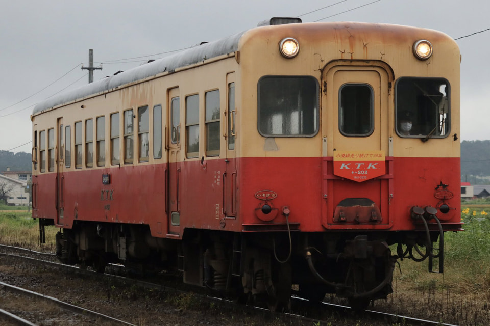 【小湊】おつかれさま202が運転中止で通常列車にヘッドマーク取り付けの拡大写真