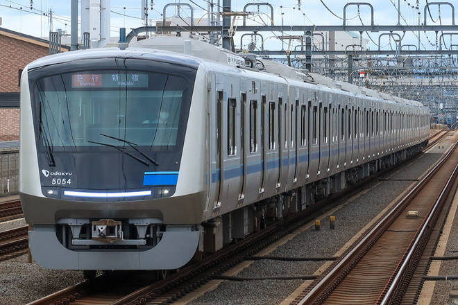 【小田急】5000形5054F(5054×10)営業運転開始を千歳船橋駅で撮影した写真