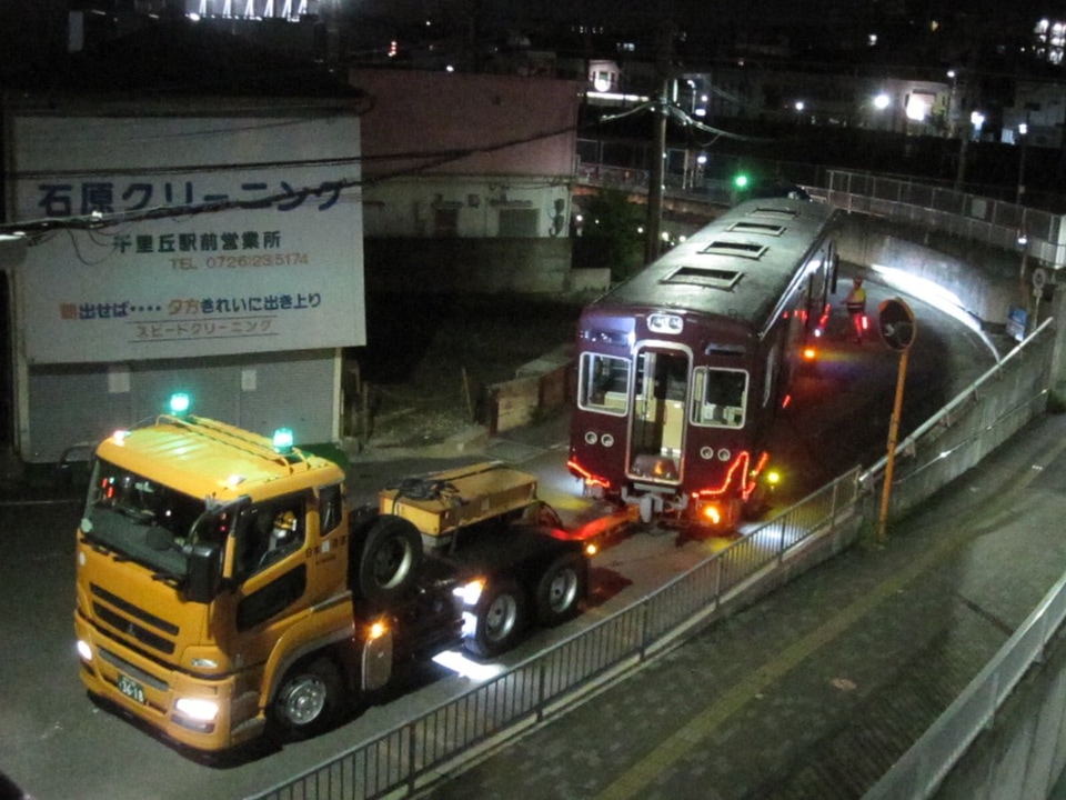 【阪急】5100系5118Fのうち5118号車、5113号車廃車陸送の拡大写真