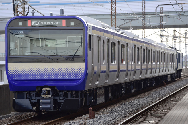 【JR東】E235系1000番台 クラJ-04編成 配給輸送を西浦和駅で撮影した写真