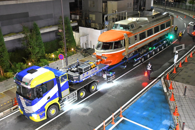 【小田急】3100形3231号車NSE ロマンスカーミュージアム搬入陸送を海老名駅付近で撮影した写真