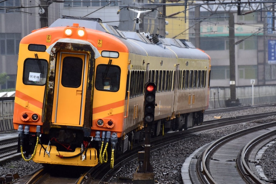 【台鐵】EMU300型EP302編成富岡出場試運転の拡大写真