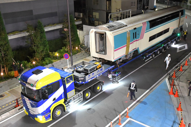 【小田急】20000形20151号車RSE ロマンスカーミュージアム搬入陸送を海老名駅付近で撮影した写真