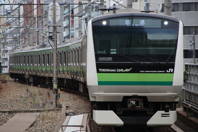 【JR東】E233系H026編成東京総合車両センター入場回送を恵比寿駅で撮影した写真