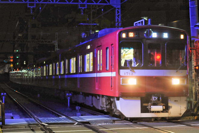 【京急】京急鶴見駅へのホームドア輸送を京急川崎～八丁畷間で撮影した写真