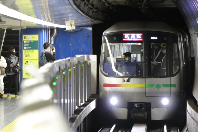 【都営】都営12-000形12-271F馬込出場試運転を新宿駅で撮影した写真