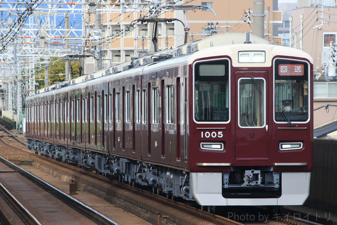 【阪急】1000系 1005F返却回送を上新庄駅で撮影した写真