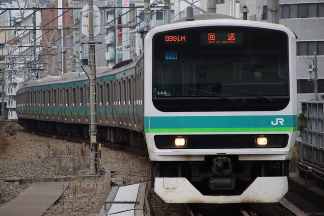 【JR東】E231系マト114編成東京総合車両センター入場回送を恵比寿駅で撮影した写真