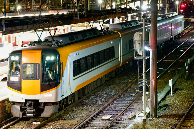 【近鉄】21000系UB02 入場回送 を塩浜駅で撮影した写真