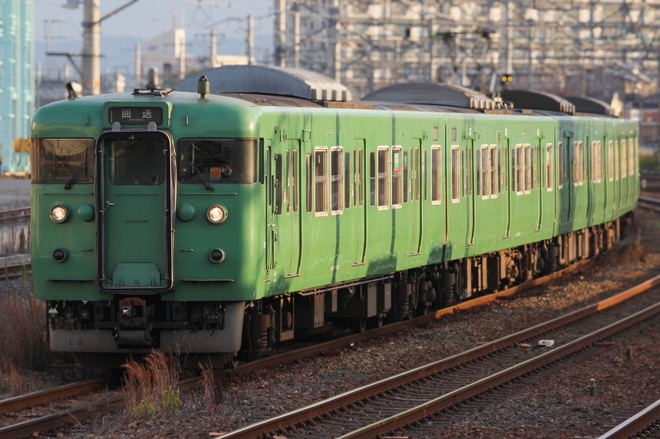 【JR西】113系L8編成吹田総合車両所入場回送を岸辺駅で撮影した写真