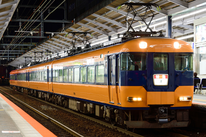 【近鉄】スナックカー使用の津行き特急運行終了を近鉄四日市駅で撮影した写真