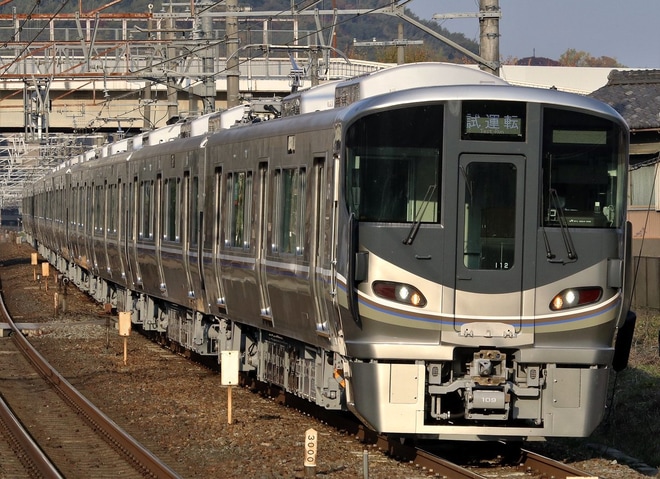 【JR西】225系3次車併結での試運転を島本駅で撮影した写真