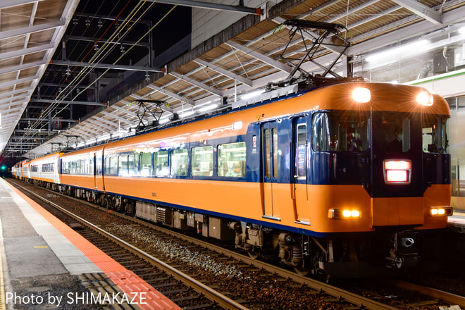 【近鉄】名阪乙特急 汎用特急に8両編成 廃止を四日市駅で撮影した写真