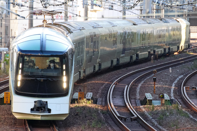 【JR東】E001形TRAIN SUITE 四季島 試運転を恵比寿～渋谷間で撮影した写真