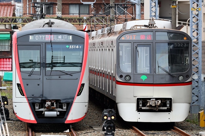 【都営】5300形5323編成廃車回送を神奈川新町駅で撮影した写真