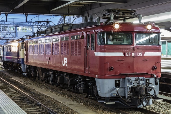 【JR東】EF65-1102秋田総合車両センター出場配給を秋田駅で撮影した写真