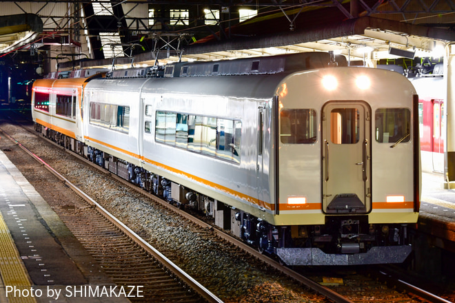 【近鉄】21000系 (21700形) UB02 アーバンライナーplus中間運転台出場を塩浜駅で撮影した写真