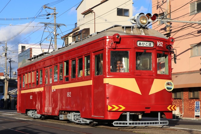 【阪堺】モ161形モ162号車が筑豊電車の赤電カラーで営業運転開始を不明で撮影した写真