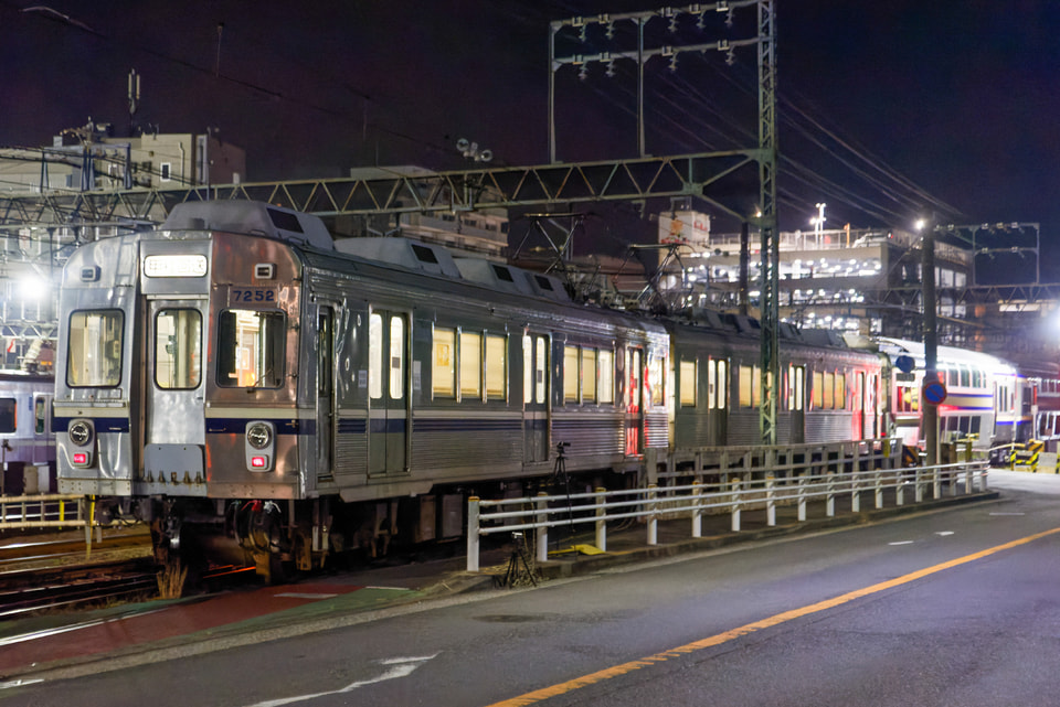 【JR東】E235系グリーン車J-TREC横浜製作所出場輸送の拡大写真