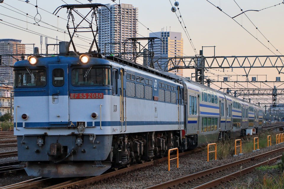 【JR東】E235系グリーン車J-TREC横浜製作所出場輸送の拡大写真