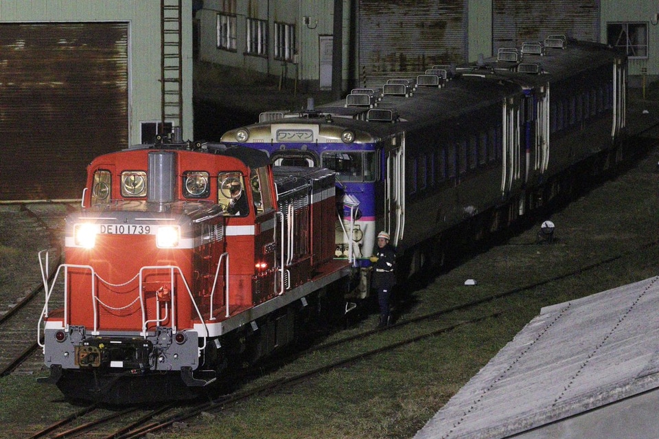 【JR北】苫小牧運転所所属のキハ40-357とキハ40-359が函館へ廃車回送の拡大写真