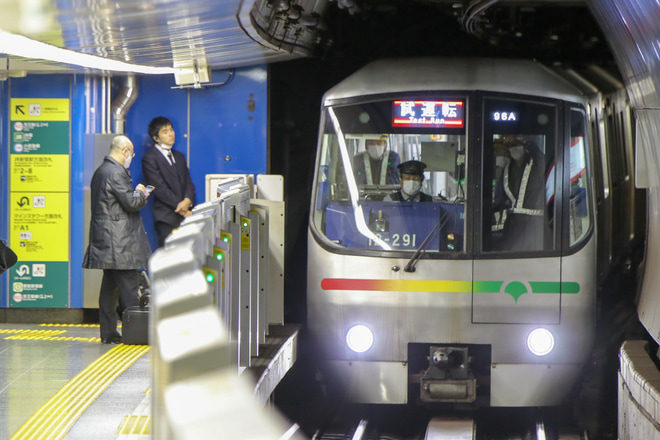 【都営】都営12-000形12-291F馬込出場試運転を新宿駅で撮影した写真