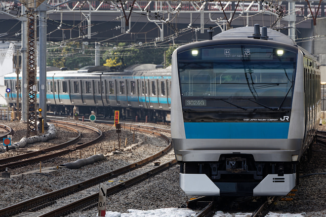 【JR東】E233系サイ125編成東京総合車両センター出場を田町駅で撮影した写真