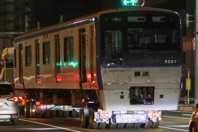 【相鉄】9000系9701×10(9701号車)廃車陸送を千葉市内で撮影した写真