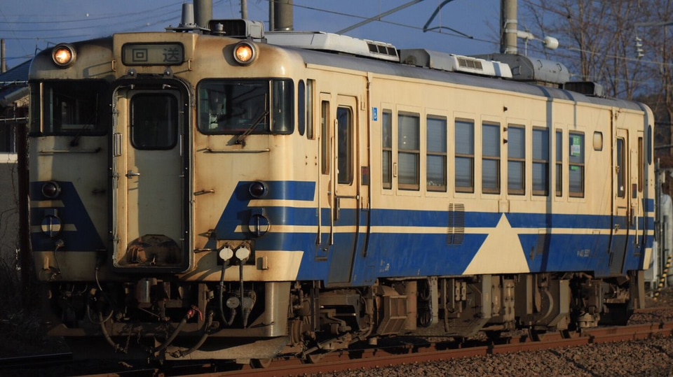 【JR東】キハ40-553(五能線色)廃車回送の拡大写真