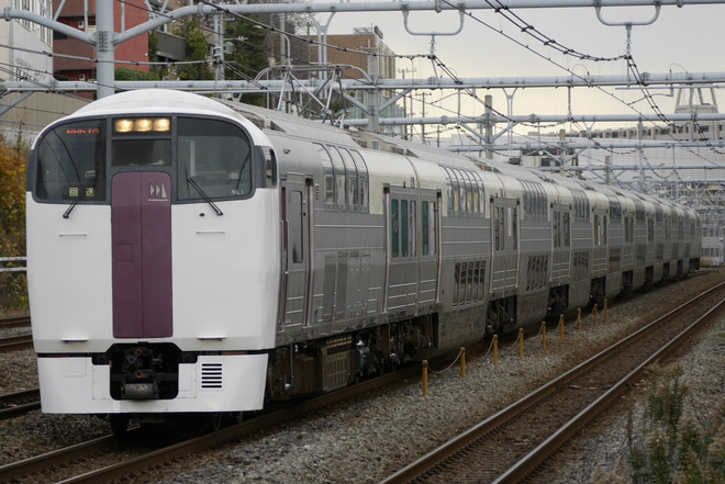 【JR東】215系NL-1編成大宮総合車両センター出場回送を新子安駅で撮影した写真