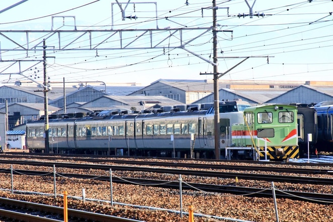【JR東】189系N102編成（3両）が解体線へを長野総合車両センター付近で撮影した写真