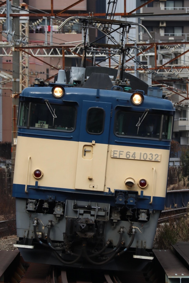 【JR東】EF64-1032が鎌倉車両センターへ回送(E217系の廃車配給準備?が始まる）を赤羽駅で撮影した写真