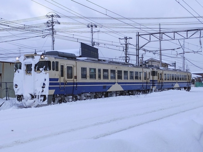 【JR東】五能線キハ40の6両が廃車回送されるを秋田総合車両センター付近で撮影した写真