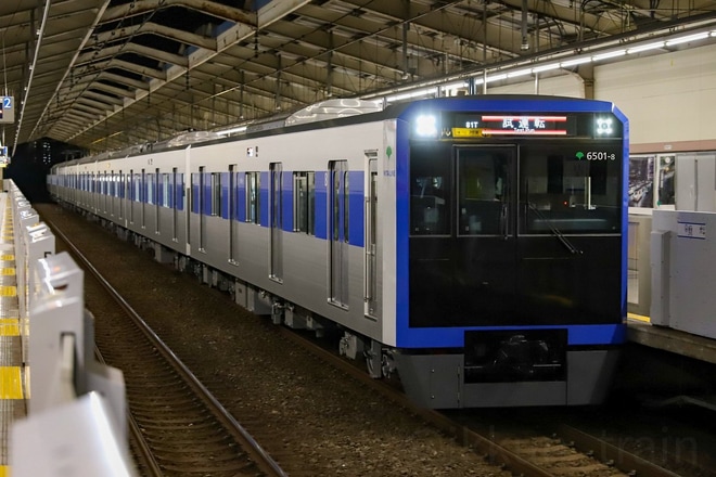 【都営】6500形6501編成が本線試運転を西台駅で撮影した写真