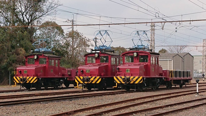 【三井化学】20t級電気機関車の9・11・12号の3台が並べられる