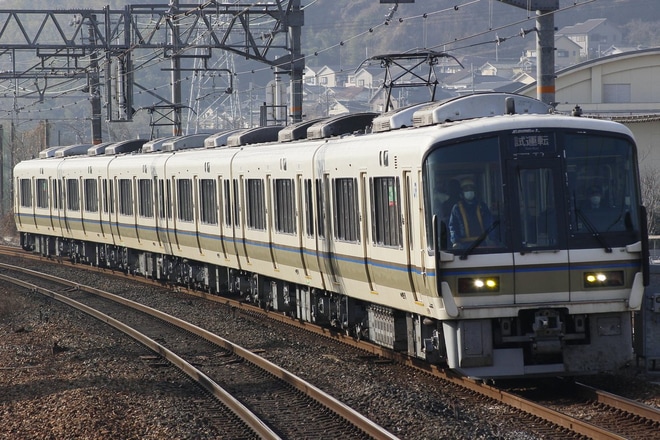 【JR西】221系B18編成吹田総合車両所出場試運転を島本駅で撮影した写真