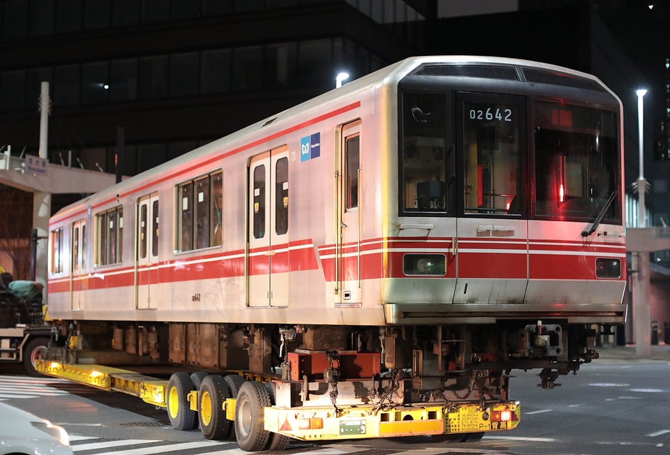 【メトロ】02系02-142F廃車陸送の拡大写真