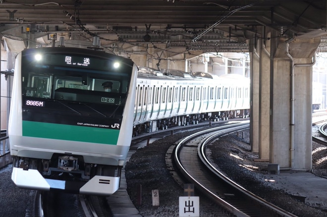 【JR東】E233系ハエ130編成東京総合車両センター出場を赤羽駅で撮影した写真